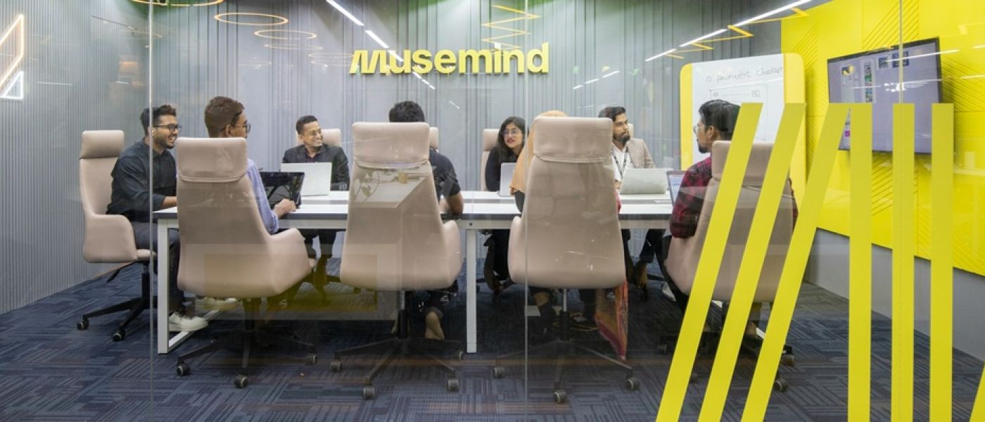Person writing "audience" on whiteboard | Personalized Digital Marketing Tactics | VIEWS Digital Marketing